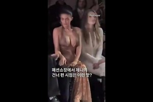 摊牌吧喜欢看尼克斯主场的，肯定是想看凯莉詹娜观战吧~